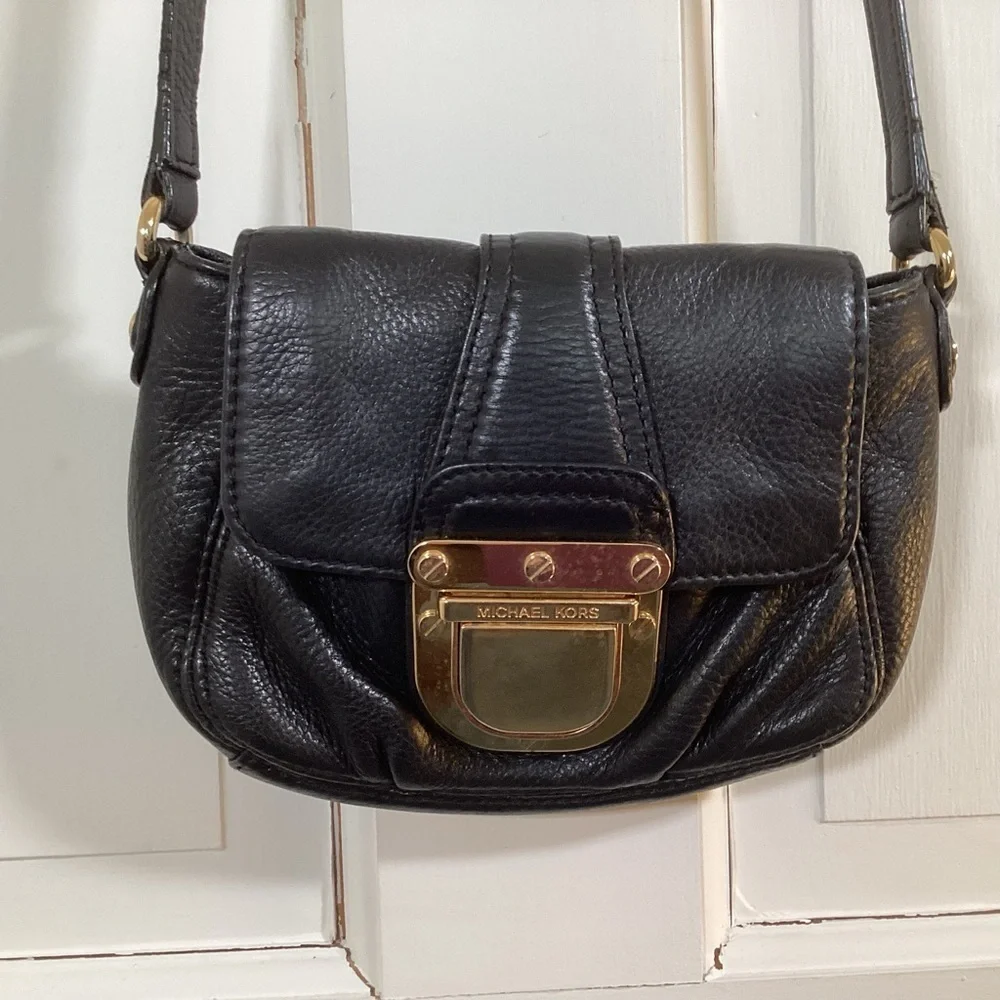 Michael Kors Black Charlton Mini Crossbody Leather Purse With Gold Buckle.